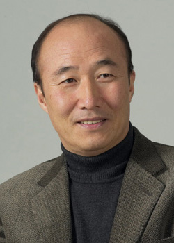 Yoon Joo Sang (1949)