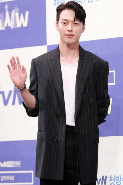 The Atypical Family (2024)